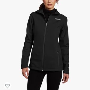 Columbia women’s weatherproof softshell jacket size M lined.